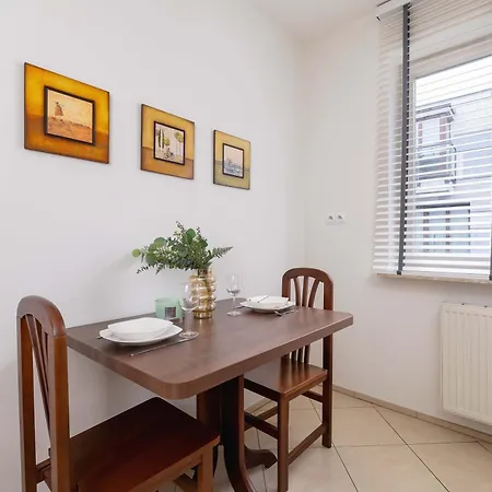 Bright Near Ice With Air Conditioning And Parking By Renters Διαμέρισμα *