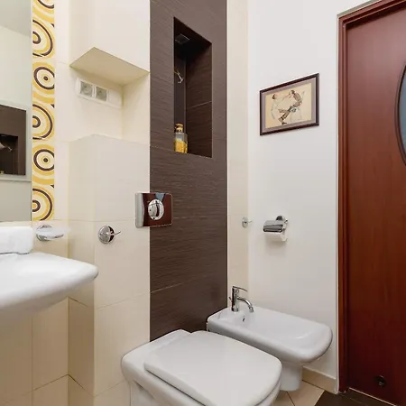 Bright Near Ice With Air Conditioning And Parking By Renters Apartment Krakow