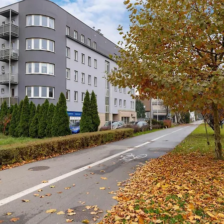 Bright Near Ice With Air Conditioning&parking By Renters Apartamento