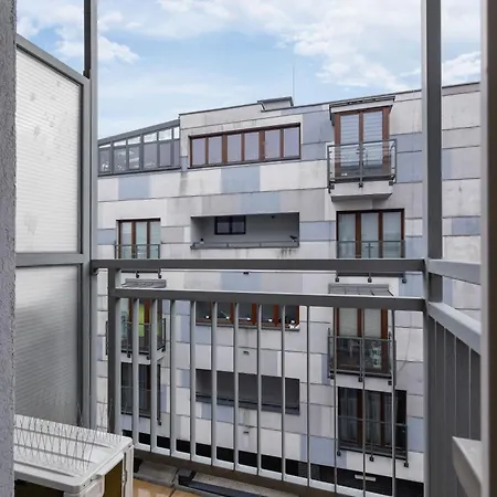 Bright Near Ice With Air Conditioning And Parking By Renters *