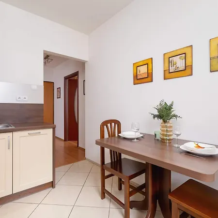 Bright Near Ice With Air Conditioning&parking By Renters * Cracóvia