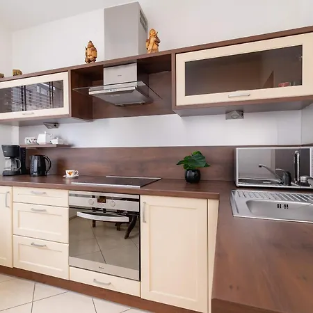 Bright Near Ice With Air Conditioning And Parking By Renters Apartment Krakow