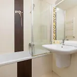 Bright Near Ice With Air Conditioning And Parking By Renters *