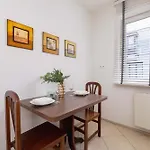 Bright Near Ice With Air Conditioning And Parking By Renters Appartement *